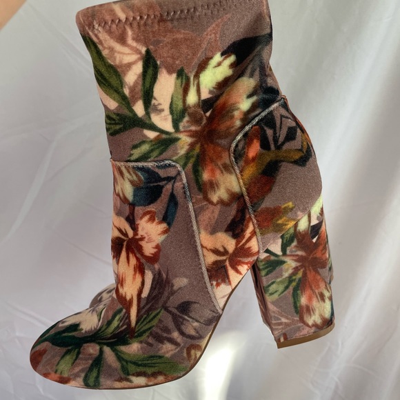 Nine West floral velvet bootie size 7 - Picture 1 of 7